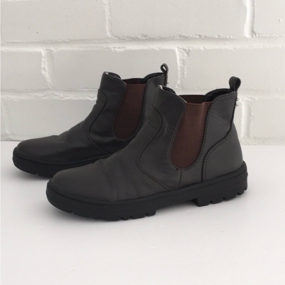 Girls Classic Gap Dark Brown Boots With A Slip-On Design and Durable Sole Size 3